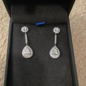 Beautiful drop town, tear drop wedding earrings